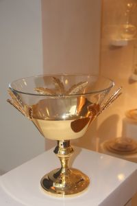 ICONIC GLASS SALAD BOWL WITH GOLD STAND